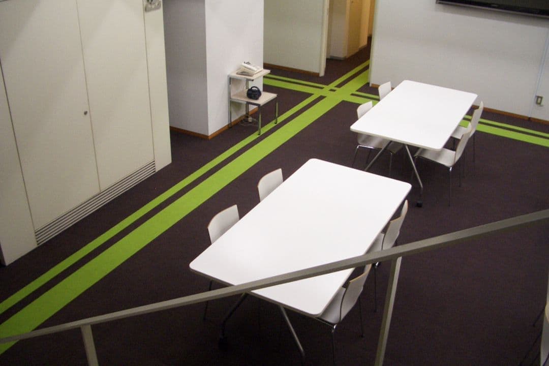 オフィスデザイン　床張り替え