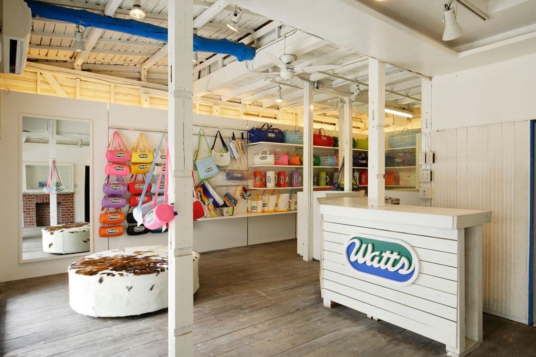 自由ヶ丘 カラフルなバック