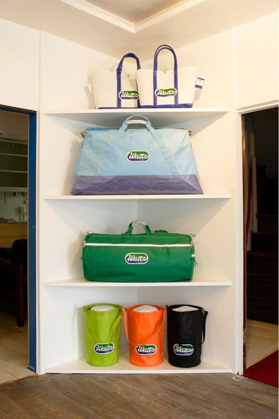 自由ヶ丘 カラフルなバック