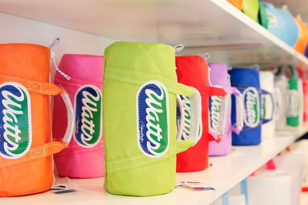 自由ヶ丘 カラフルなバック