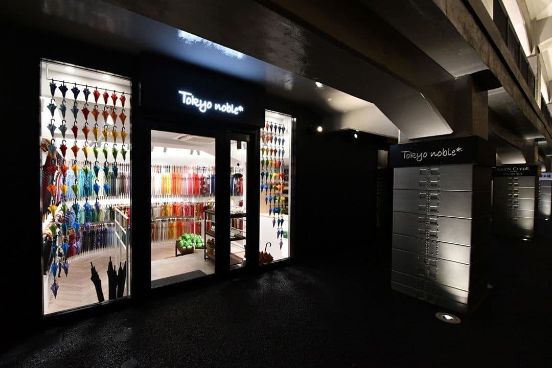 東京ノーブルのウインドウディスプレー