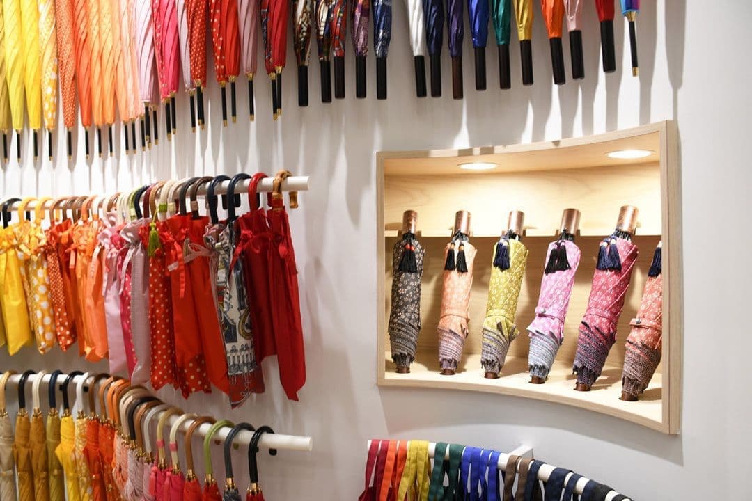 東京ノーブルのカラフルな傘