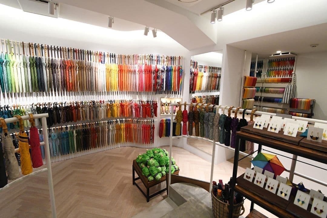 東京ノーブルのカラフルな傘