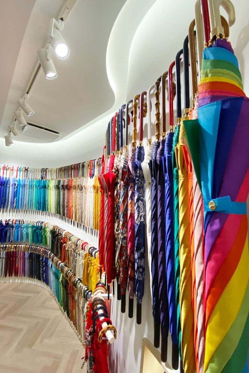 東京ノーブルのカラフルな傘